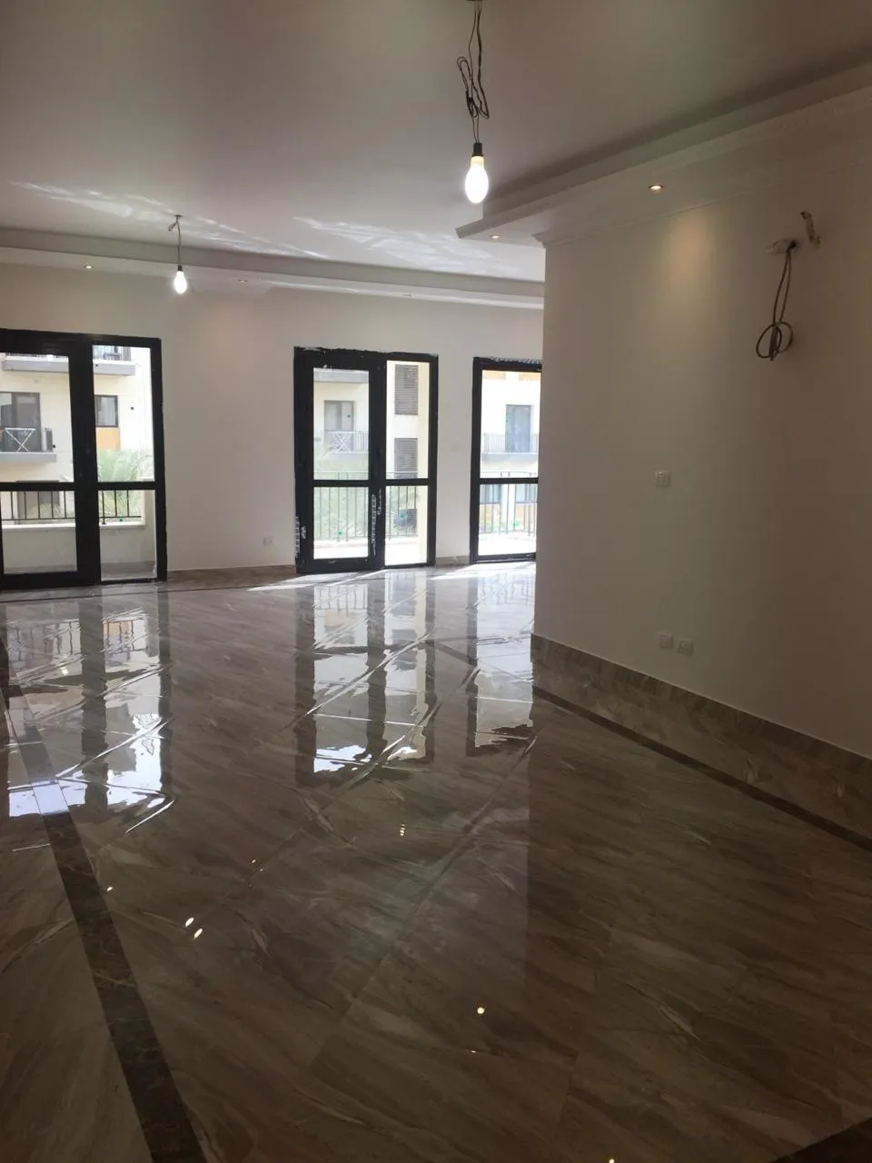 شقة للإيجار في ايست تاون القاهرة الجديدة - 220 م² - BE-N1703