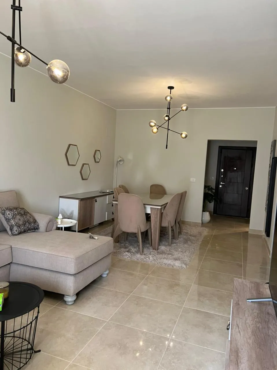 شقة للإيجار في فيفث سكوير - 122 م² - BE-N0978
