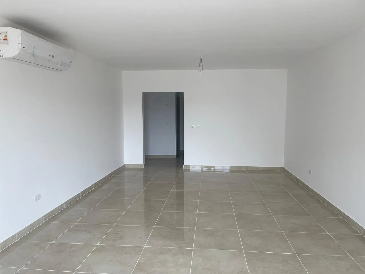 شقة للإيجار في فيفث سكوير - 200 م² - BE-N0965