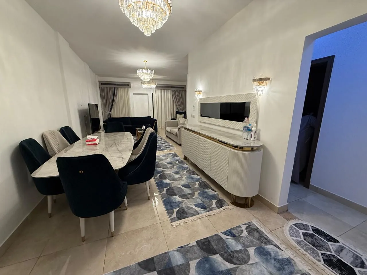 شقة للإيجار في فيفث سكوير - 150 م² - BE-N0973