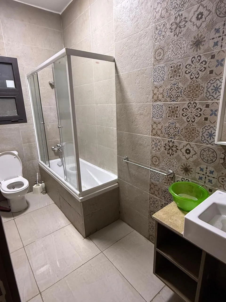 شقة للإيجار في فيفث سكوير - 150 م² - BE-N0976