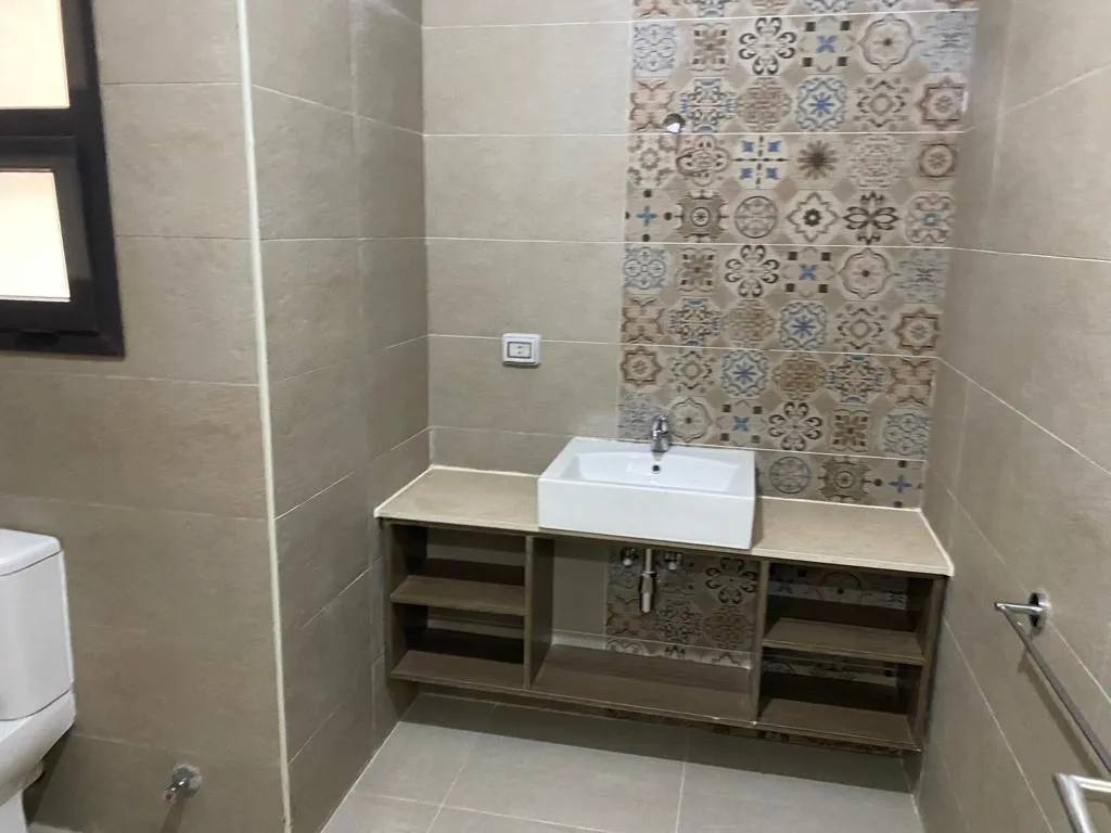 شقة للبيع في فيفث سكوير - 165 م² - BE-R0126