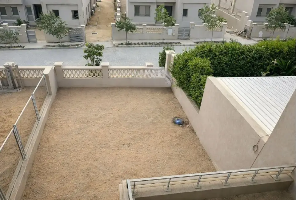تاون هاوس للبيع في جولف فيوز - 260 م² - BE-R4363