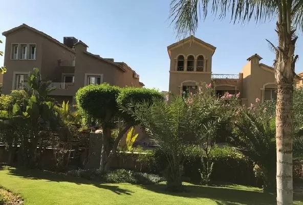 فيلا للبيع في بالم هيلز قطامية - 550 م² - BE-R0569