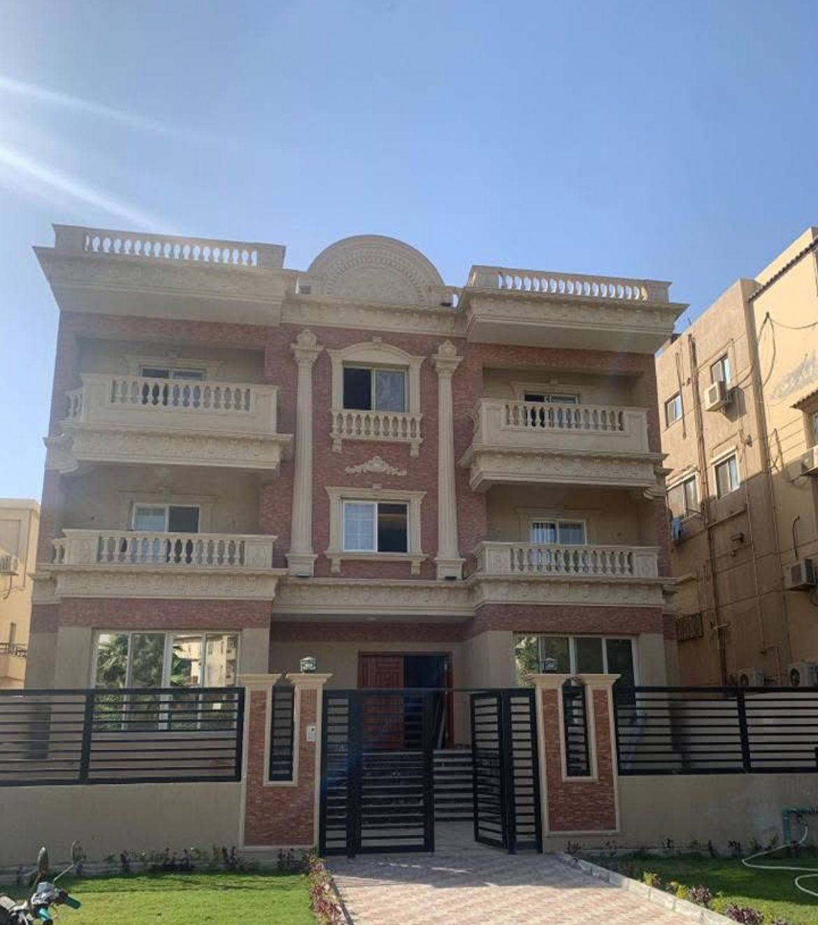 شقة للبيع في غرب الجولف - 450 م² - BE-R9360